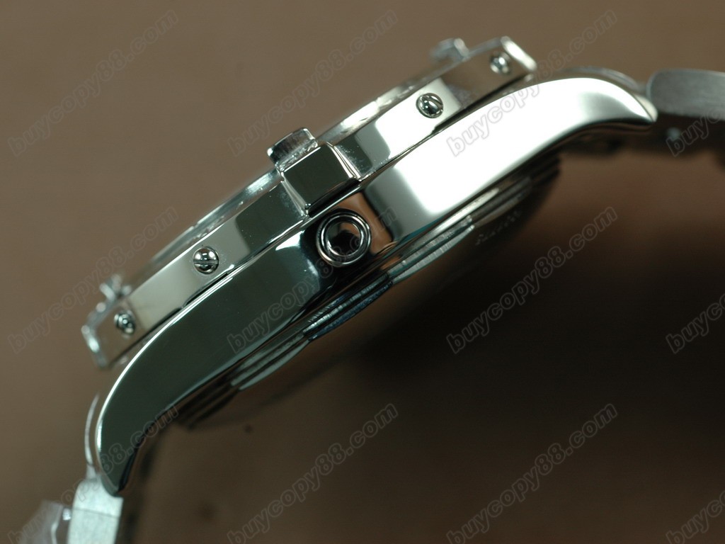 百年靈【男性用】 Superocean Steelfish SS Black Swiss Eta 2836-2自動機芯搭載　1