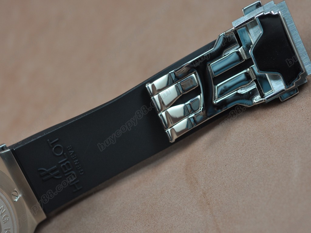 御博 【男性用】 Big Bang 38mm SS/RU Diam Bez Black Dial Swiss 石英機芯搭載7