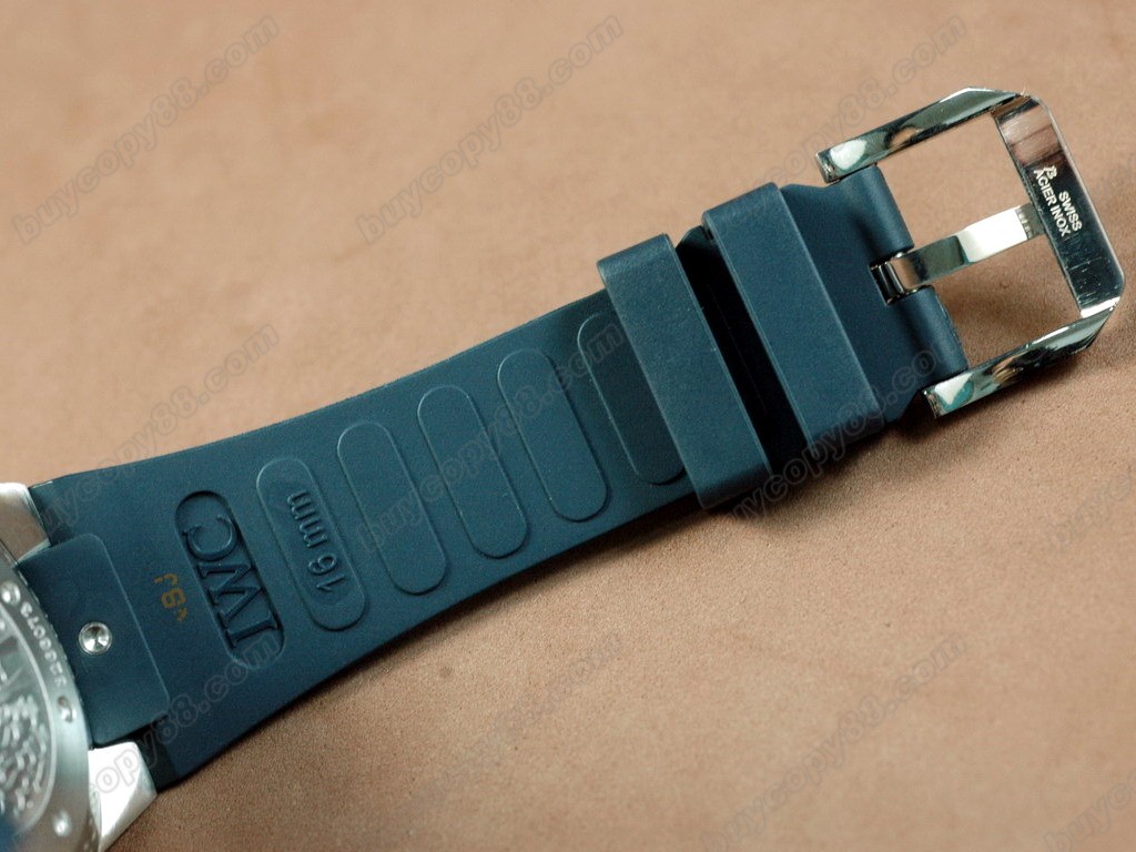 IWC【男性用】 Asia 7750 Valjoux 自動機芯搭載.振頻每小時 28,800 次2