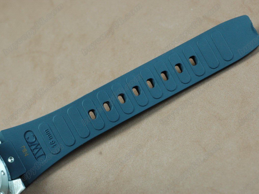 IWC【男性用】 Asia 7750 Valjoux 自動機芯搭載.振頻每小時 28,800 次1