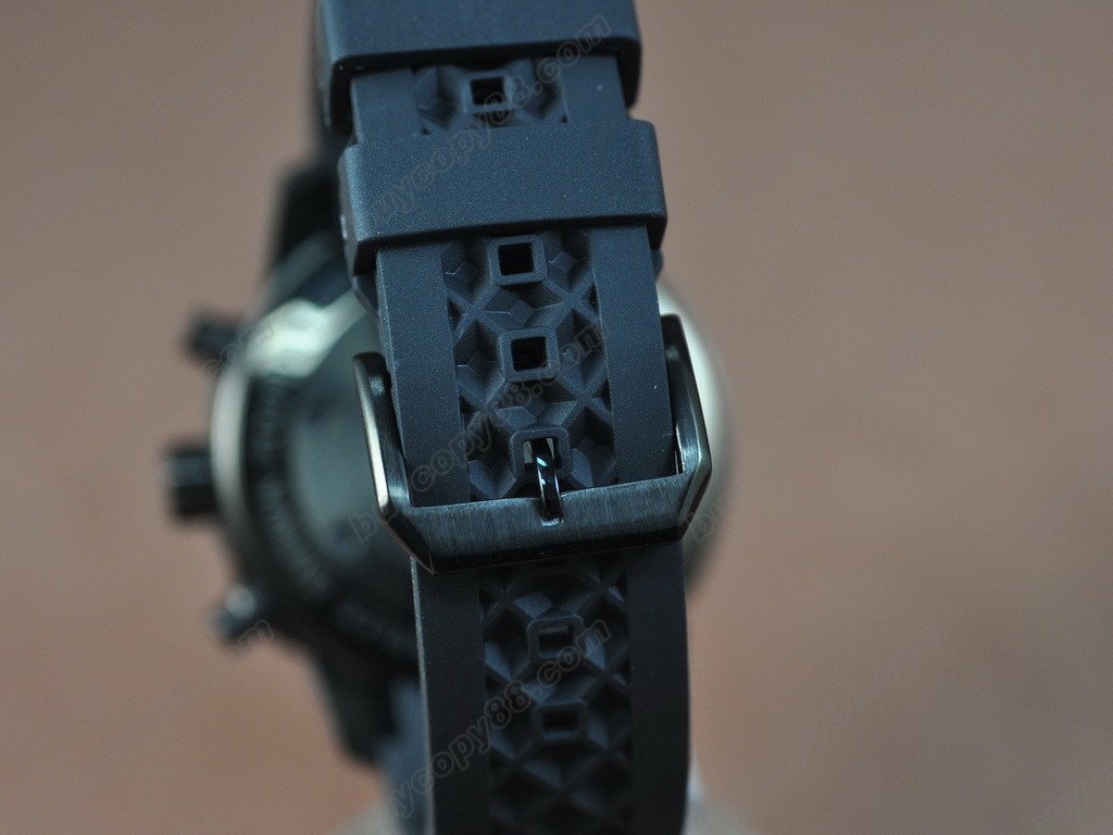 IWC【男性用】Aquatimer Pvd/Black Japan OS 20石英機芯搭載 0