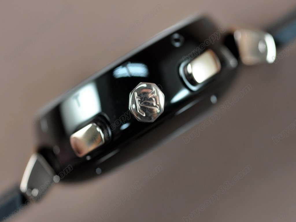 路易威登【男性用】 Tambour 227 Chrono PVD/RU Blk A-7750 自動機芯搭載．振頻每小時 28,800 次　5