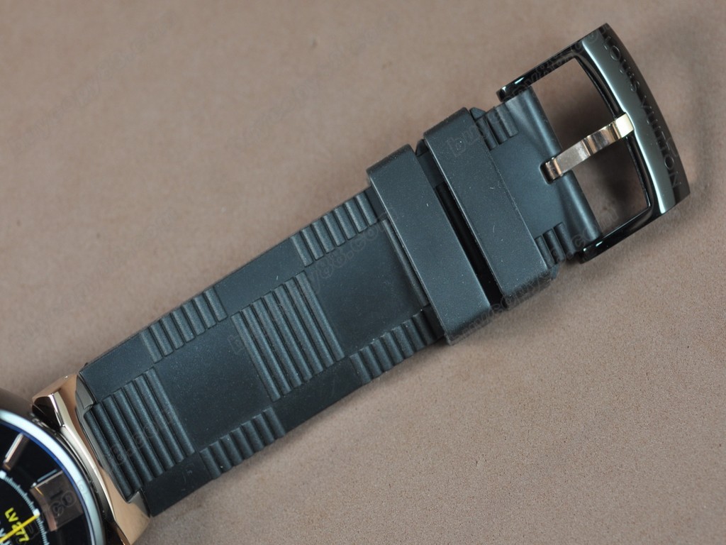 路易威登【男性用】 Tambour 227 Chrono PVD/RU Blk A-7750 自動機芯搭載．振頻每小時 28,800 次　6