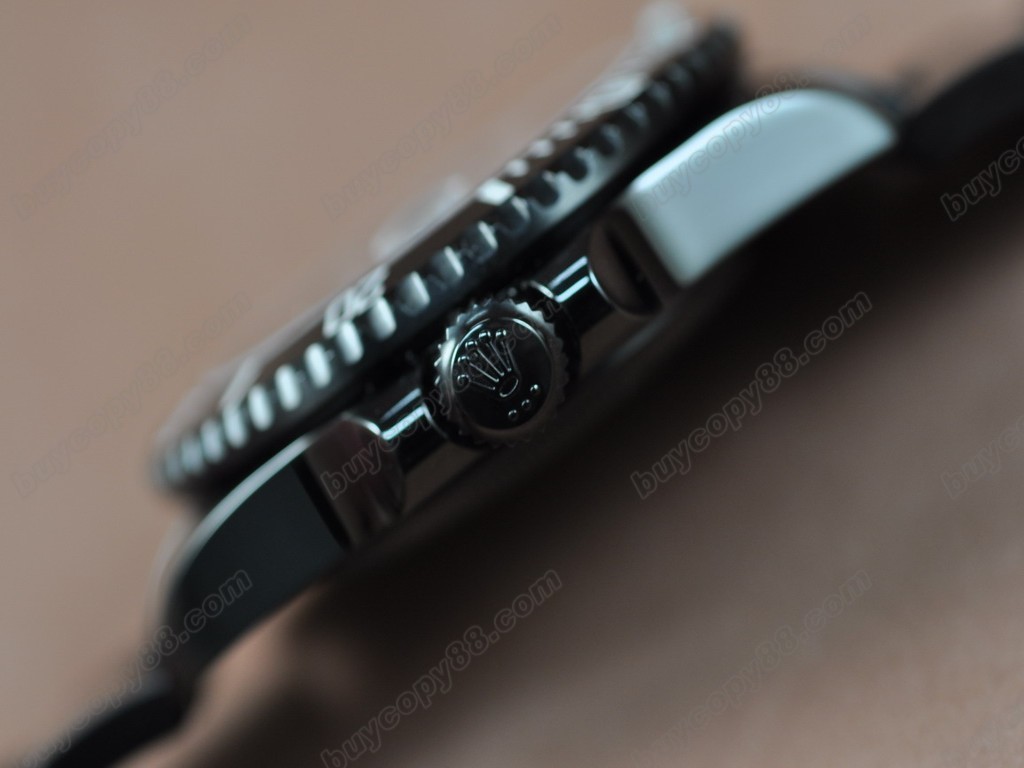 勞力士【男性用】Pro Hunter Ceramic Bel Black Dial A2836-2 自動機芯搭載2