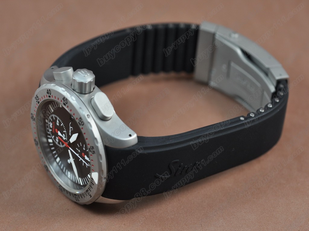 Sinn德製軍錶【男性用】 U1000 Chrono SS/RU Black Asia 7750 自動機芯搭載．振頻每小時 28,800 次2