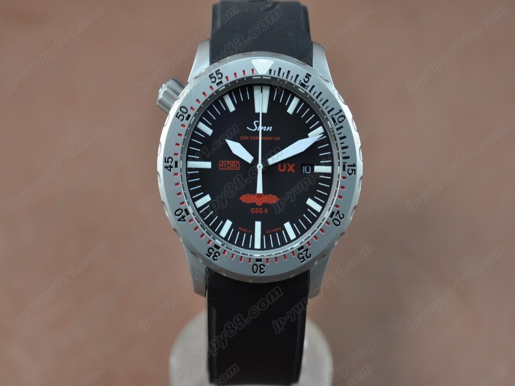 Sinn德製軍錶【男性用】 UX SS/RU Black Swiss Eta 2824-2自動機芯搭載． 振頻每小時 28,800 次0