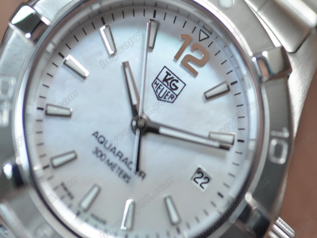 豪雅【女性用】 Aquaracer Ladies SS/SS Pearl white Swiss Eta石英機芯搭載　6