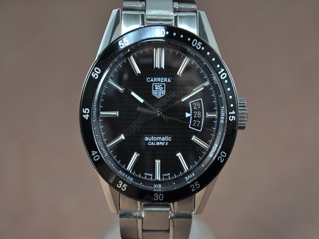 豪雅【男性用】 Carrera SS Swiss Eta 2824-2 自動機芯搭載．振頻每小時 28,800 次1